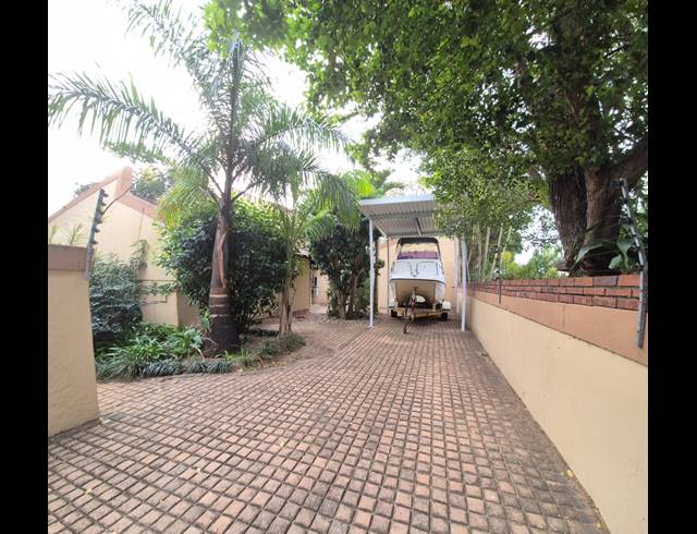 4 BEDROOM HOUSE FOR SALE IN MEER EN SEE